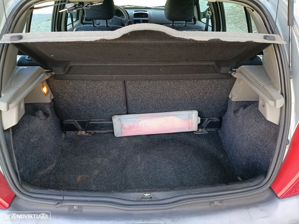 Renault Clio 1.2 16V Confort - 8