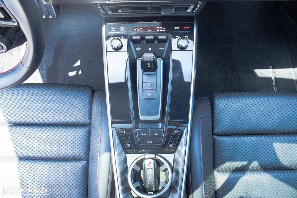 Porsche 911 (992) Turbo S PDK - 32