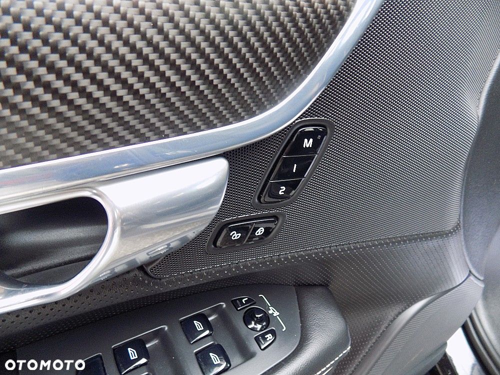 Volvo V90 T8 AWD Plug-In Hybrid R-Design - 10