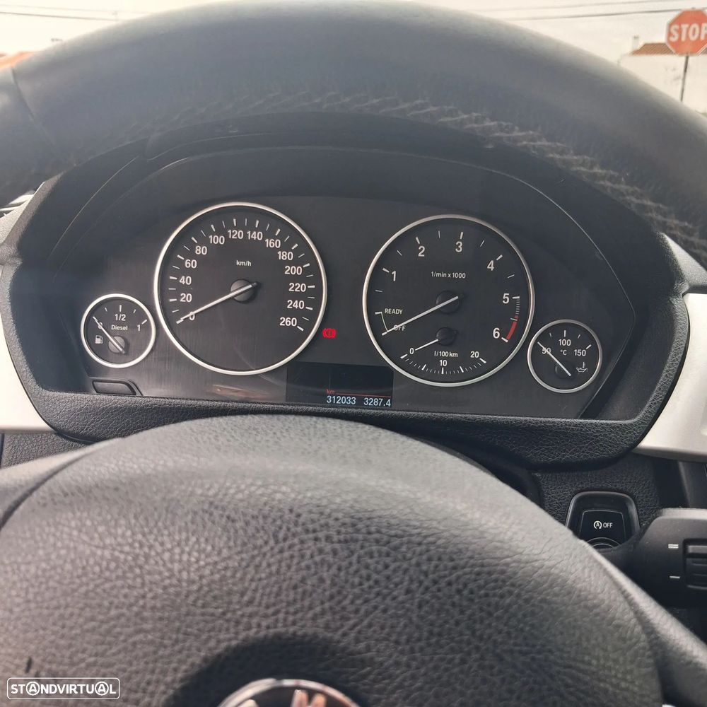BMW 320 d Sport Line - 12
