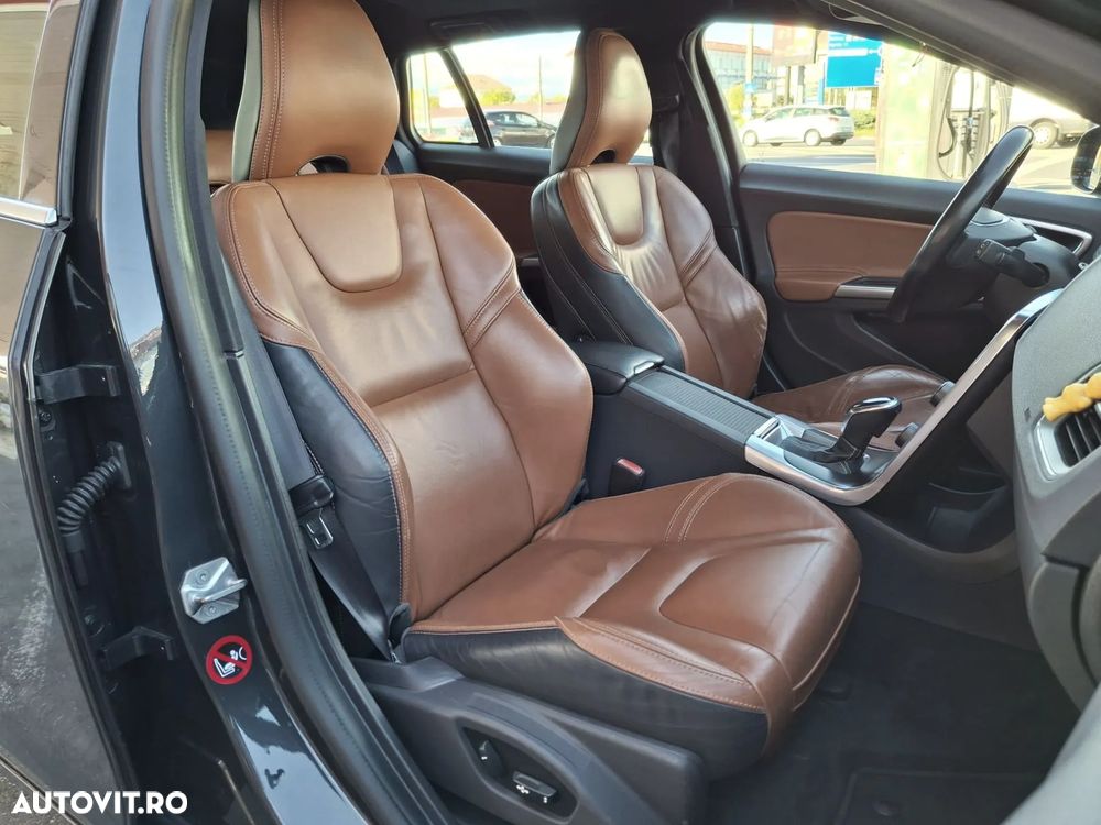 Volvo V60 D6 Plug-In-Hybrid AWD Geartronic Summum - 12