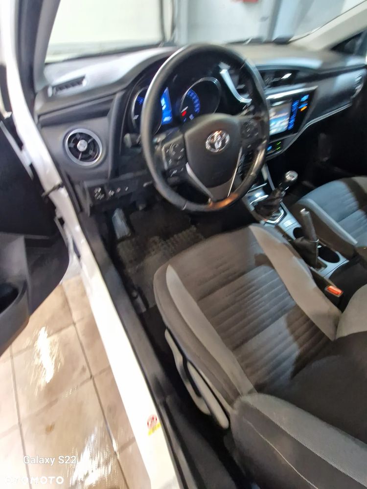 Toyota Auris 1.6 Premium Comfort - 17