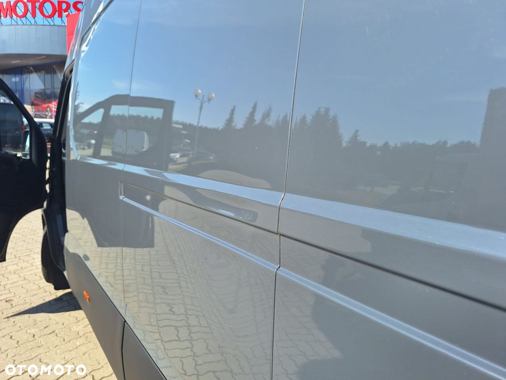 Iveco Daily 35S18 HiMatic furgon 16m blaszak automat FV23% MAXI - 25