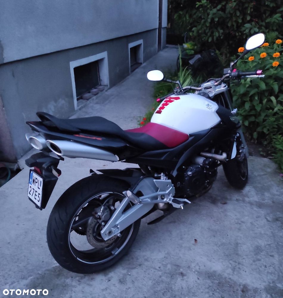 Suzuki GSR - 3
