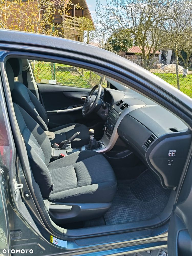 Toyota Corolla - 4