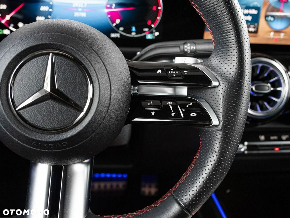 Mercedes-Benz GLB - 15