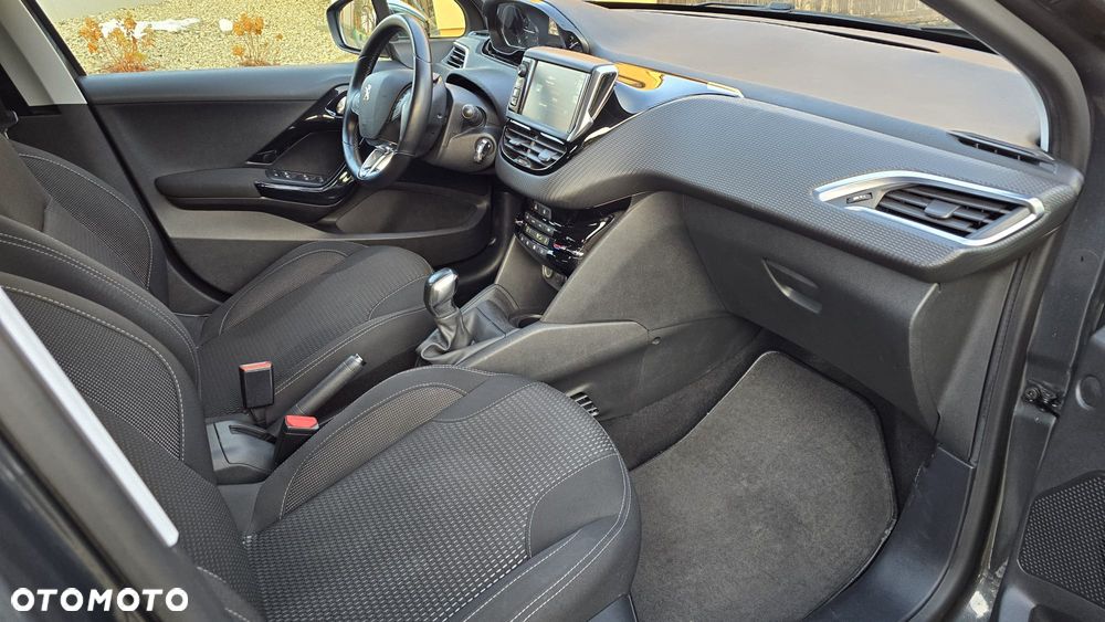 Peugeot 208 1.2 PureTech GPF Signature S&S - 17