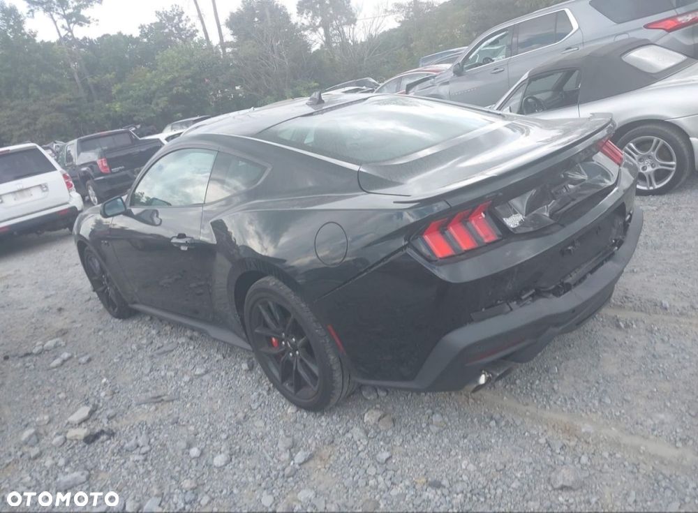 Ford Mustang - 8