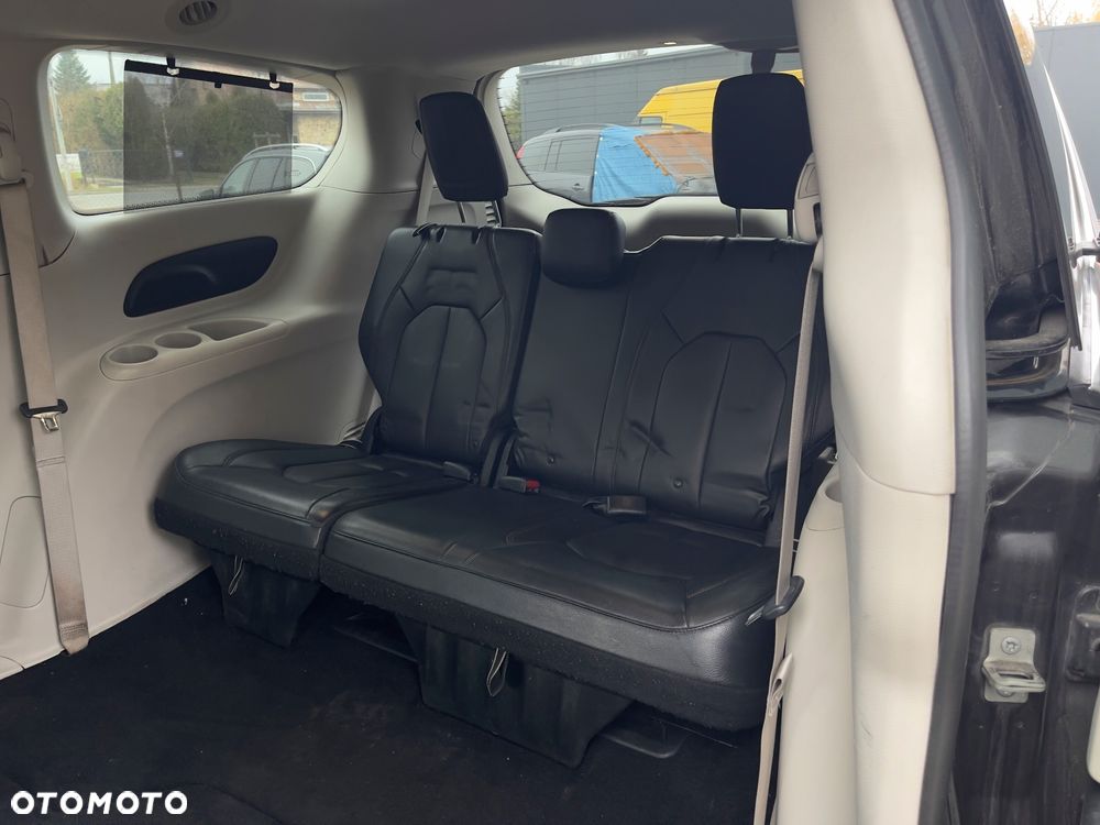 Chrysler Pacifica - 24