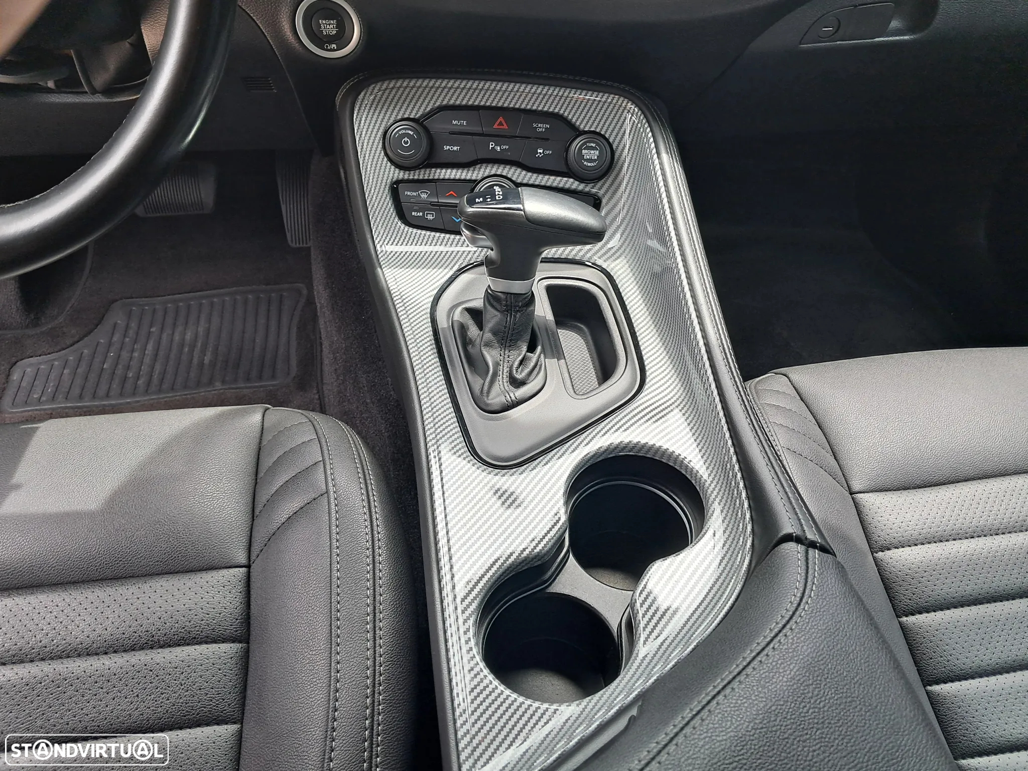Dodge Challenger Auto SXT Plus - 13