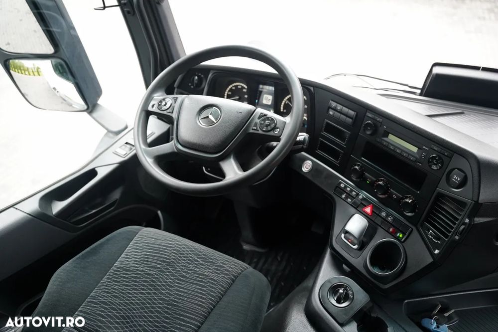Mercedes-Benz AROCS 2038 / 4x4 / BASCULABILĂ PE DOUĂ LATE / HIDRODOLTA / AUTOMATĂ / - 32