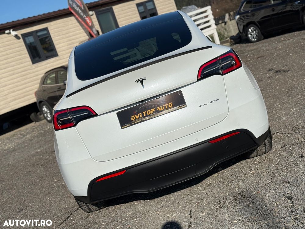 Tesla Model Y AWD Performance - 12