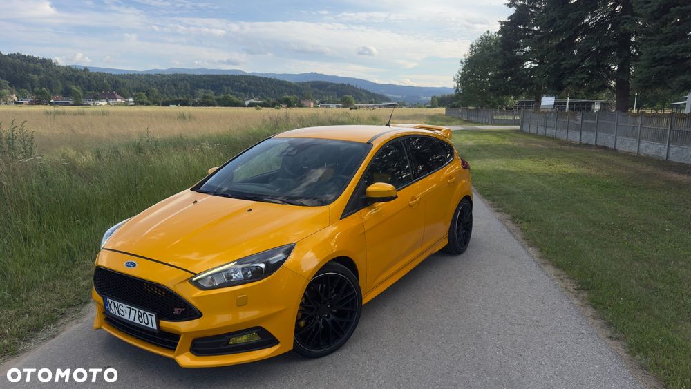 Ford Focus 2.0 EcoBoost ST mit Leder-Sport-Paket - 13