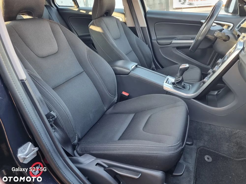 Volvo V60 D2 Momentum - 13