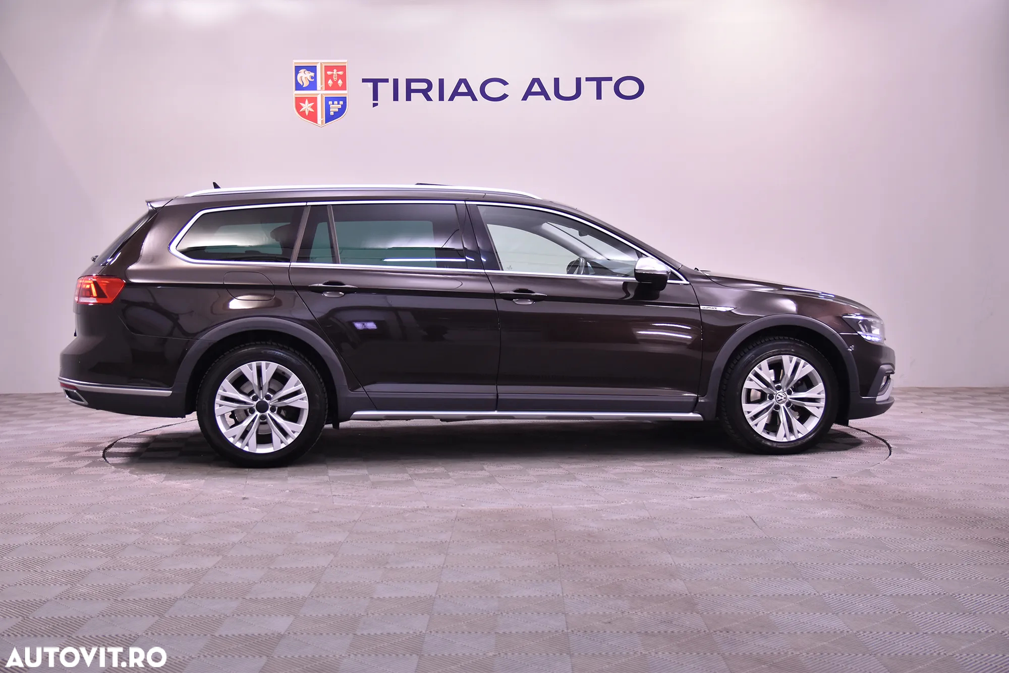 Volkswagen Passat Alltrack 2.0 TDI DSG 4Motion - 6