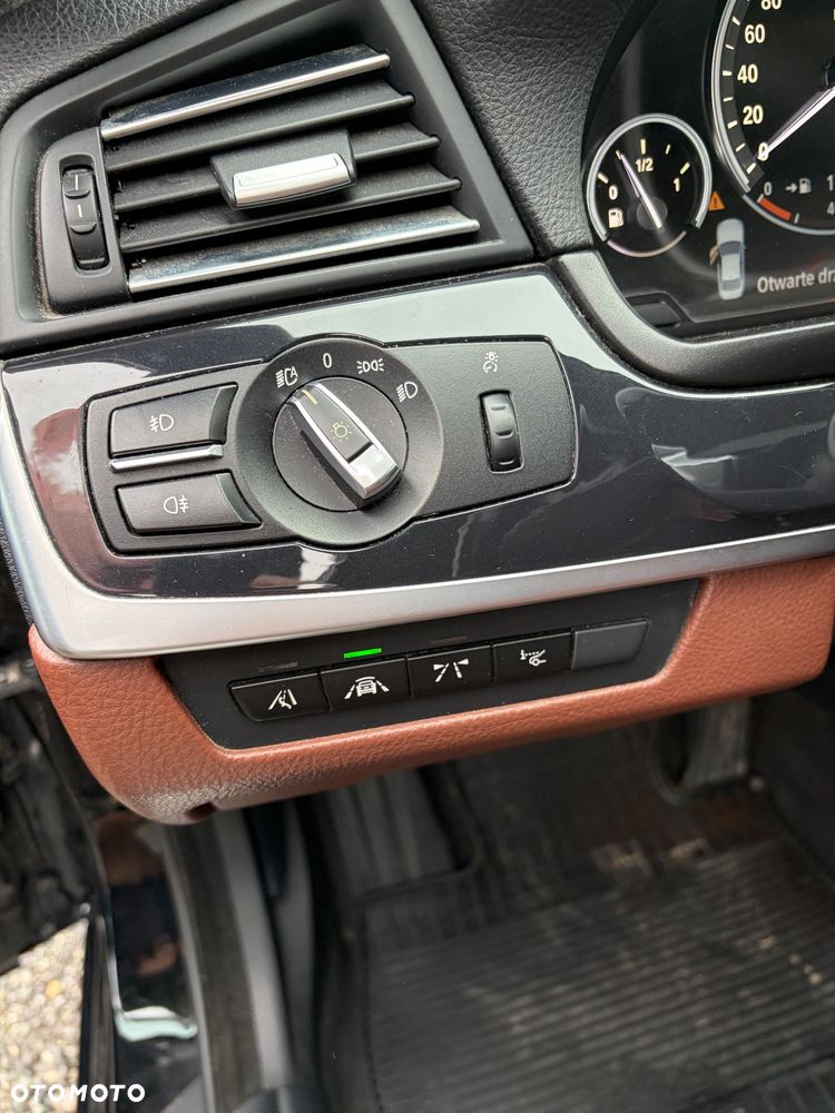 BMW Seria 5 528i xDrive Modern Line - 12