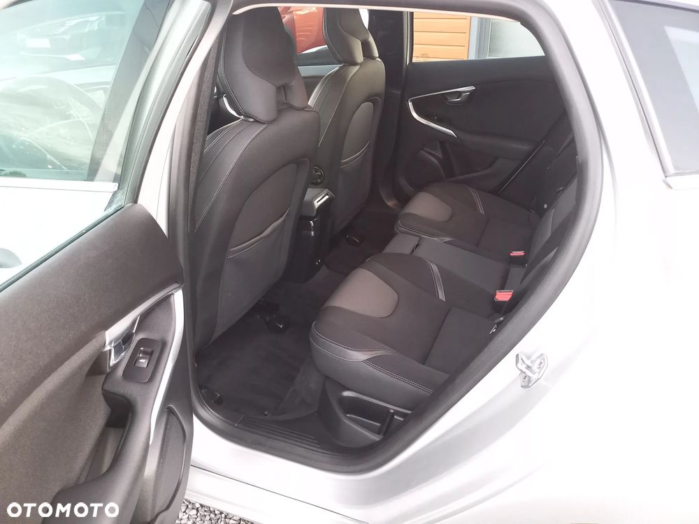 Volvo V40 D3 Momentum - 23