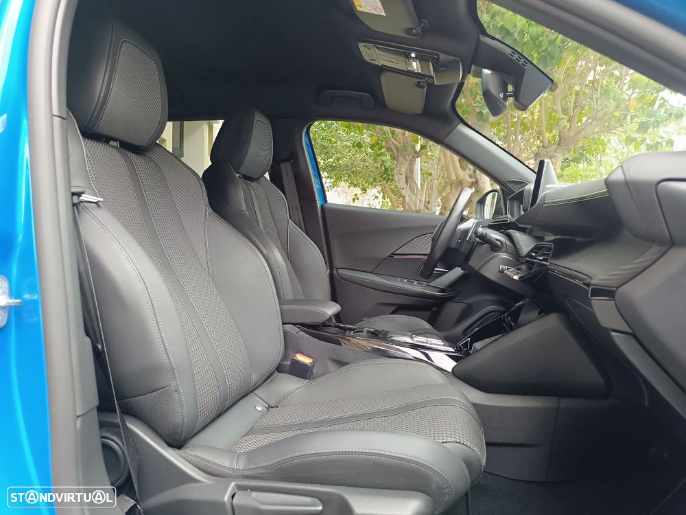 Peugeot 2008 PureTech 130 EAT8 GT - 19