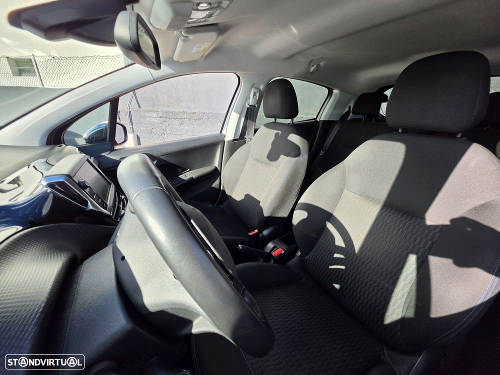 Peugeot 208 1.2 PureTech Signature - 3