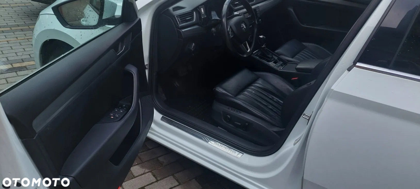 Skoda Superb Combi 2.0 TDI DSG Ambition - 11