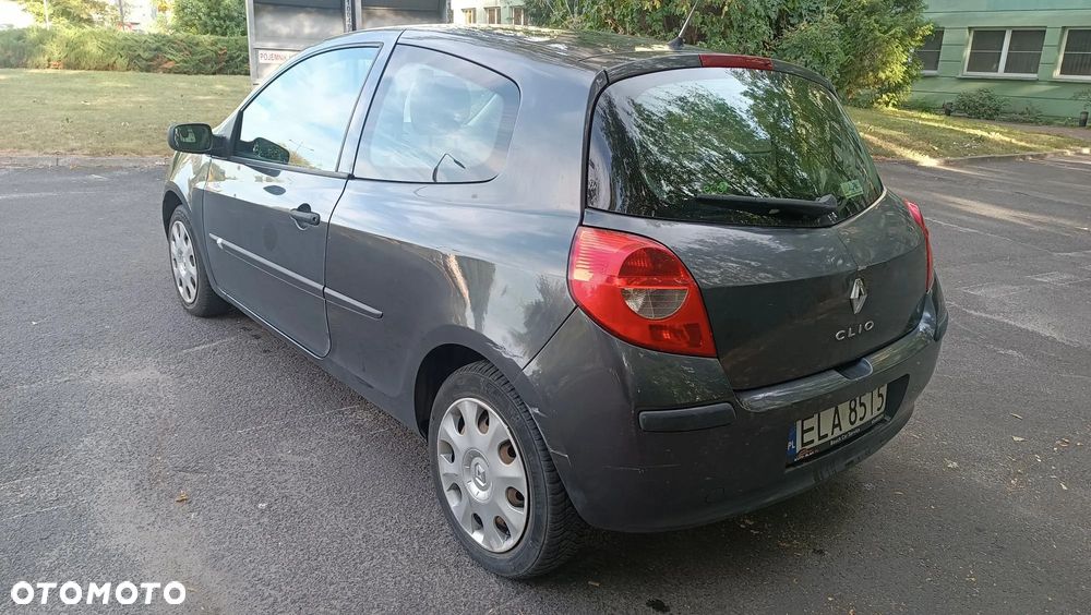 Renault Clio - 9