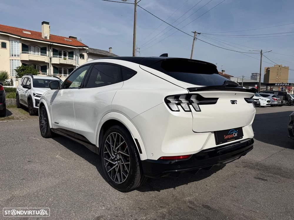 Ford Mustang Mach-E - 8