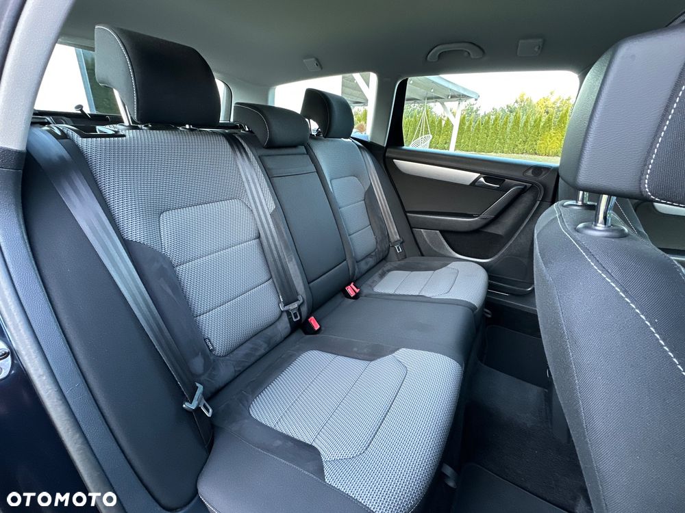 Volkswagen Passat 2.0 TDI DPF Highline - 29