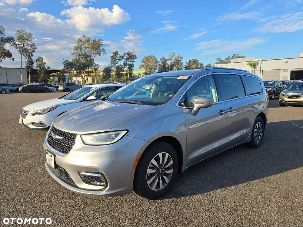 Chrysler Pacifica - 21