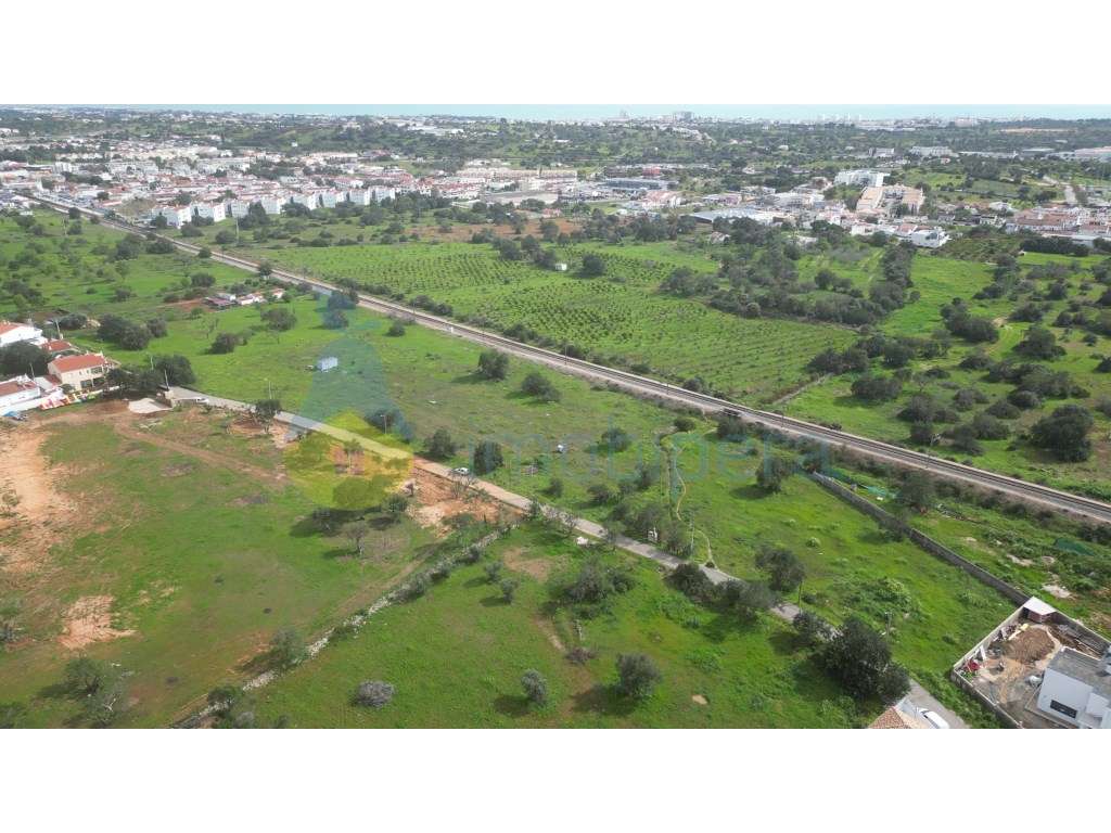 Terreno com projeto aprovado para a construção de 2 moradias unifam... - Grande imagem: 4/15