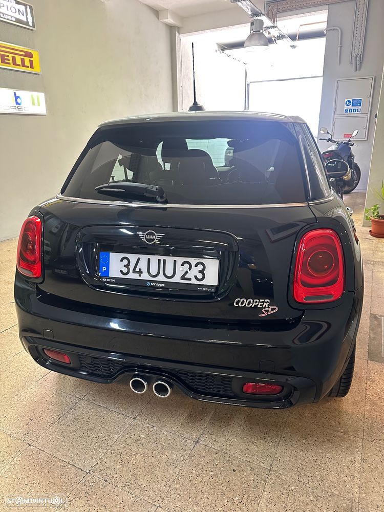 MINI 5 Portas Cooper SD Auto - 12