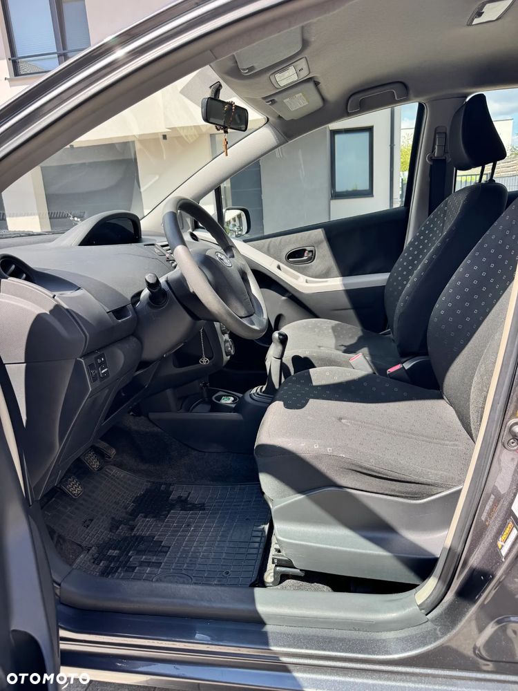 Toyota Yaris 1.3 Luna A/C - 10