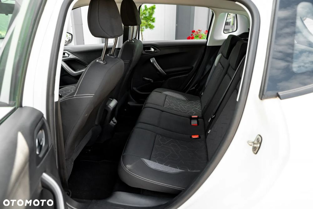Peugeot 2008 1.6 BlueHDi Allure S&S - 18