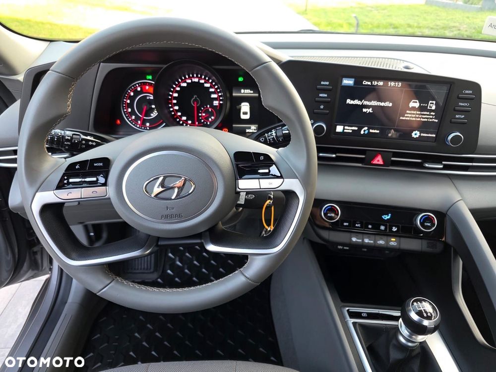 Hyundai Elantra 1.6 Smart - 16
