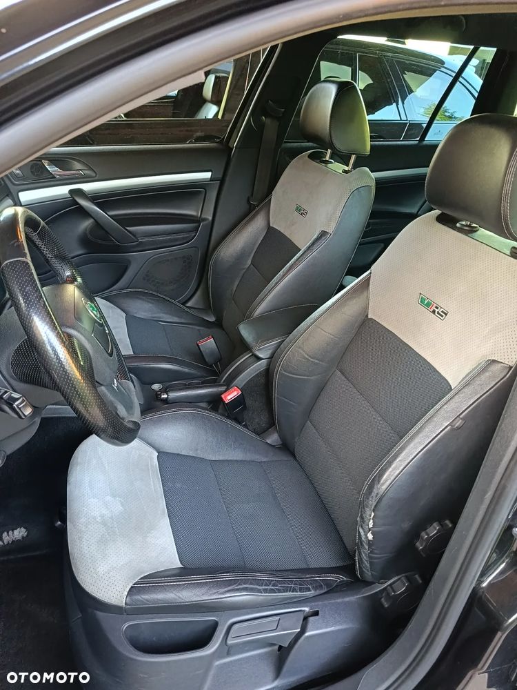 Skoda Octavia 2.0 TDI CR DPF RS - 8