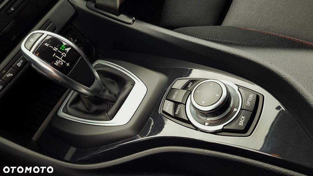BMW X1 sDrive20i Sport Line - 20
