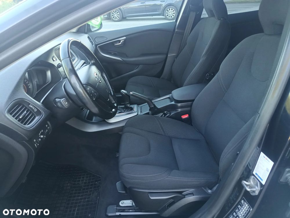 Volvo V40 D4 Momentum - 19