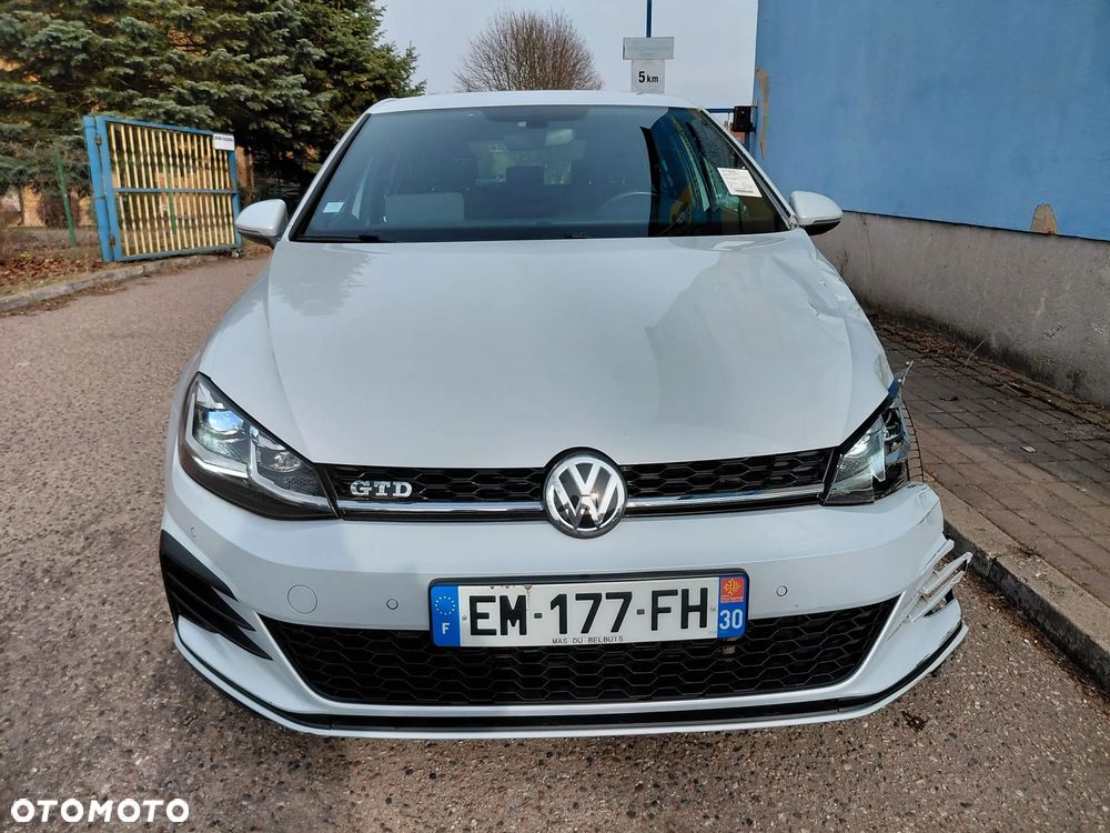 Volkswagen Golf - 1