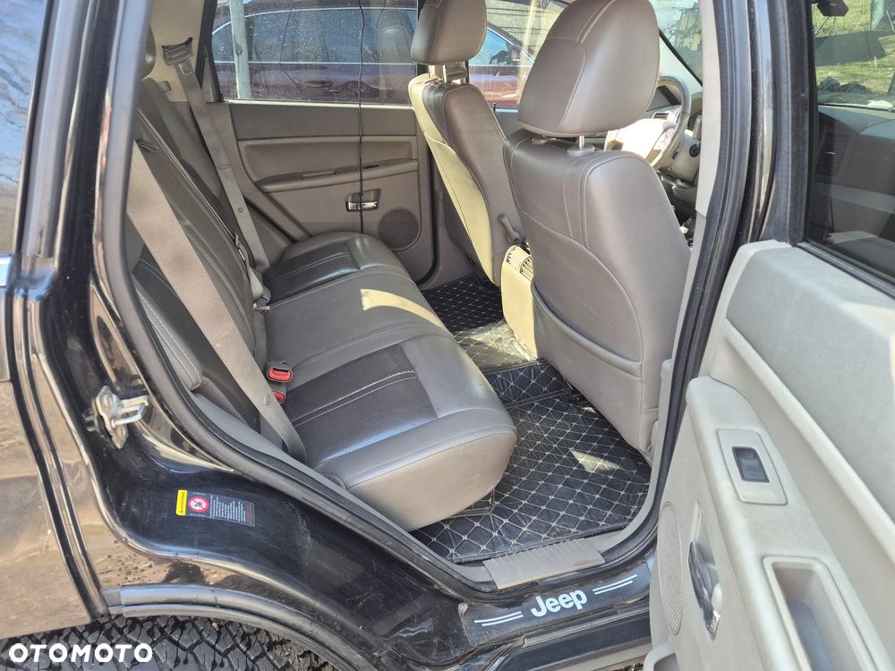 Jeep Grand Cherokee - 12