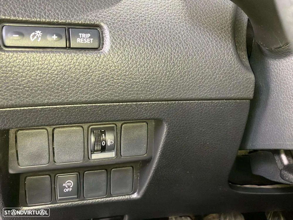 Nissan Qashqai 1.5 dCi N-Connecta J18 - 13