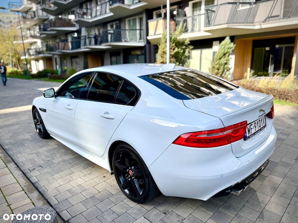 Jaguar Xe 2017 photo 2
