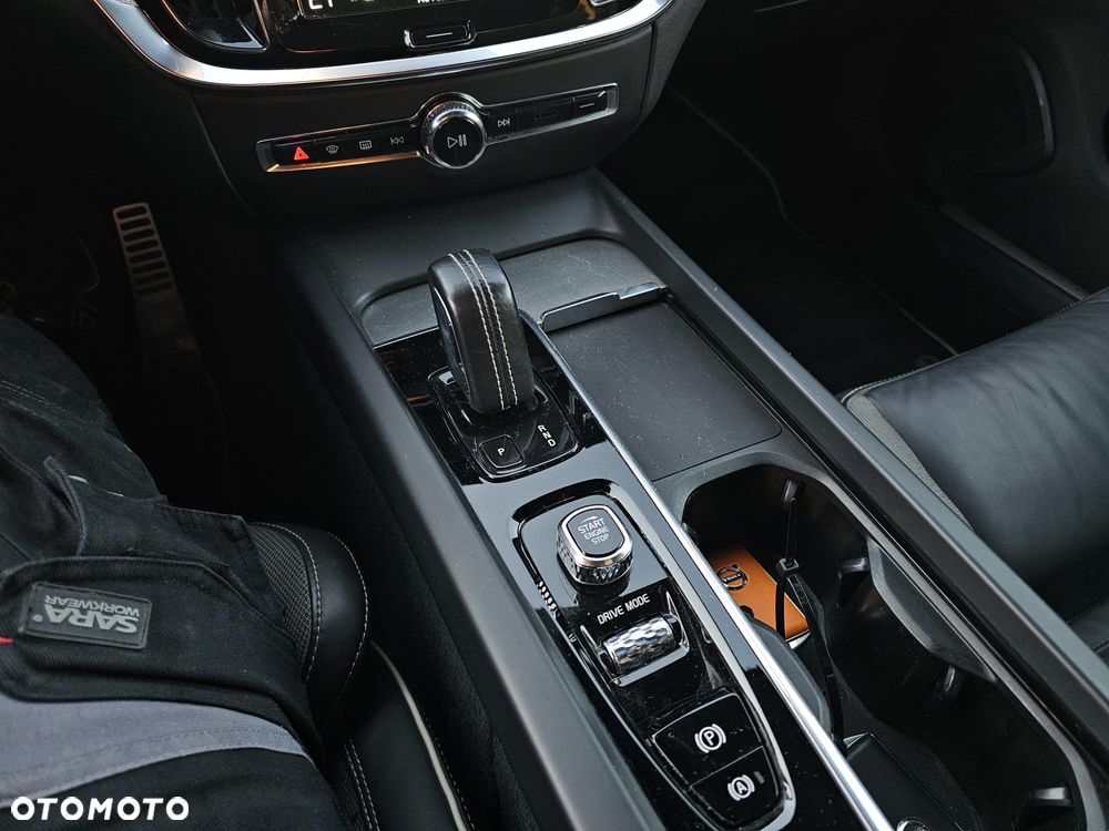 Volvo S60 T4 R-Design First Edition - 19