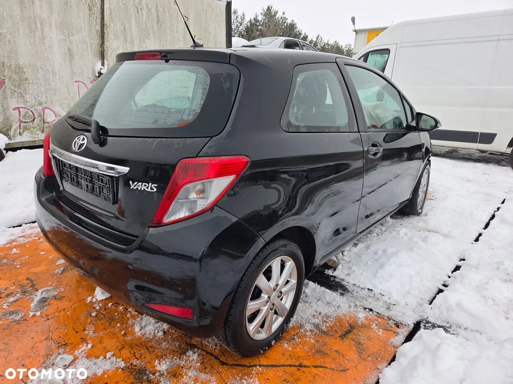 Toyota Yaris III 2012 Silnik 1.0 12V (1KR-B52) 69KM (51kW) 209 Na części drzwi klapa lampa - 1