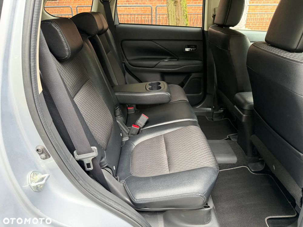 Mitsubishi Outlander 2.0 4WD Plus - 24