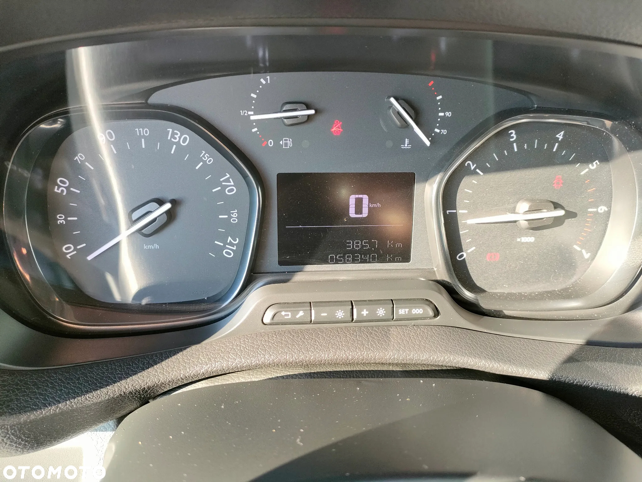 Opel Vivaro - 11