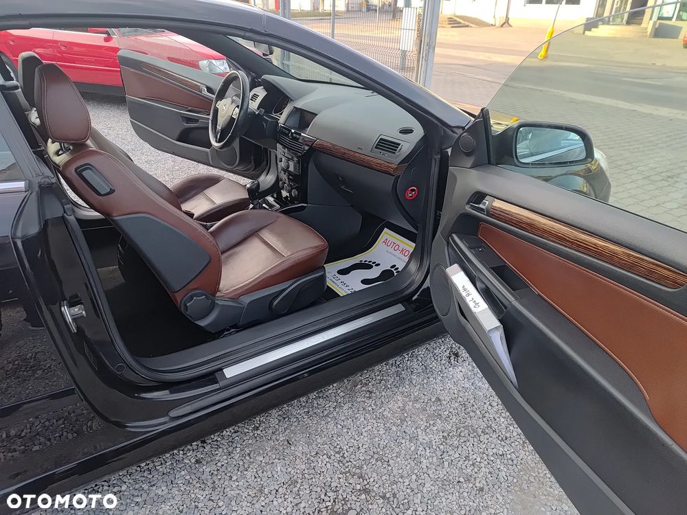 Opel Astra 1.6 Turbo Cosmo - 16