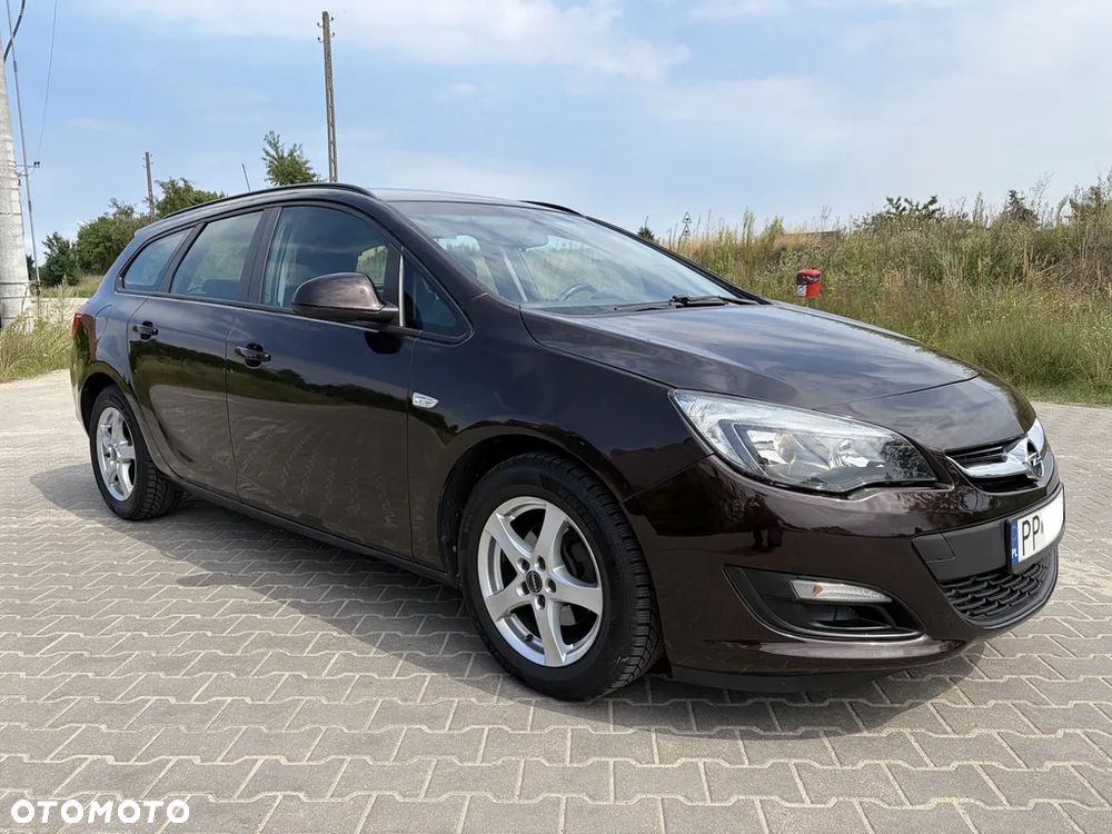 Opel Astra 2013 photo 2