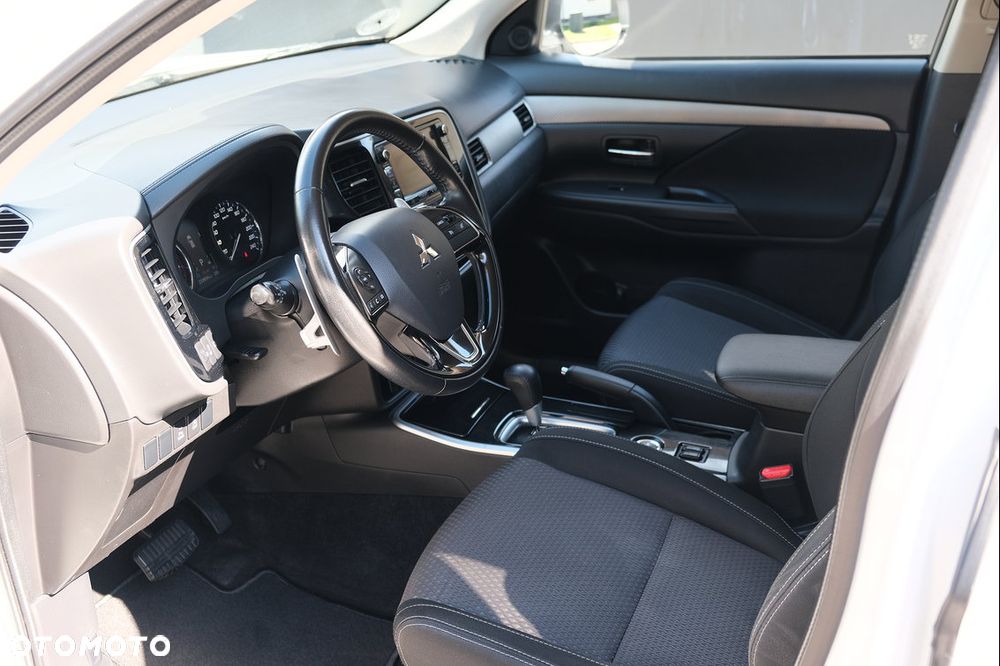 Mitsubishi Outlander - 19