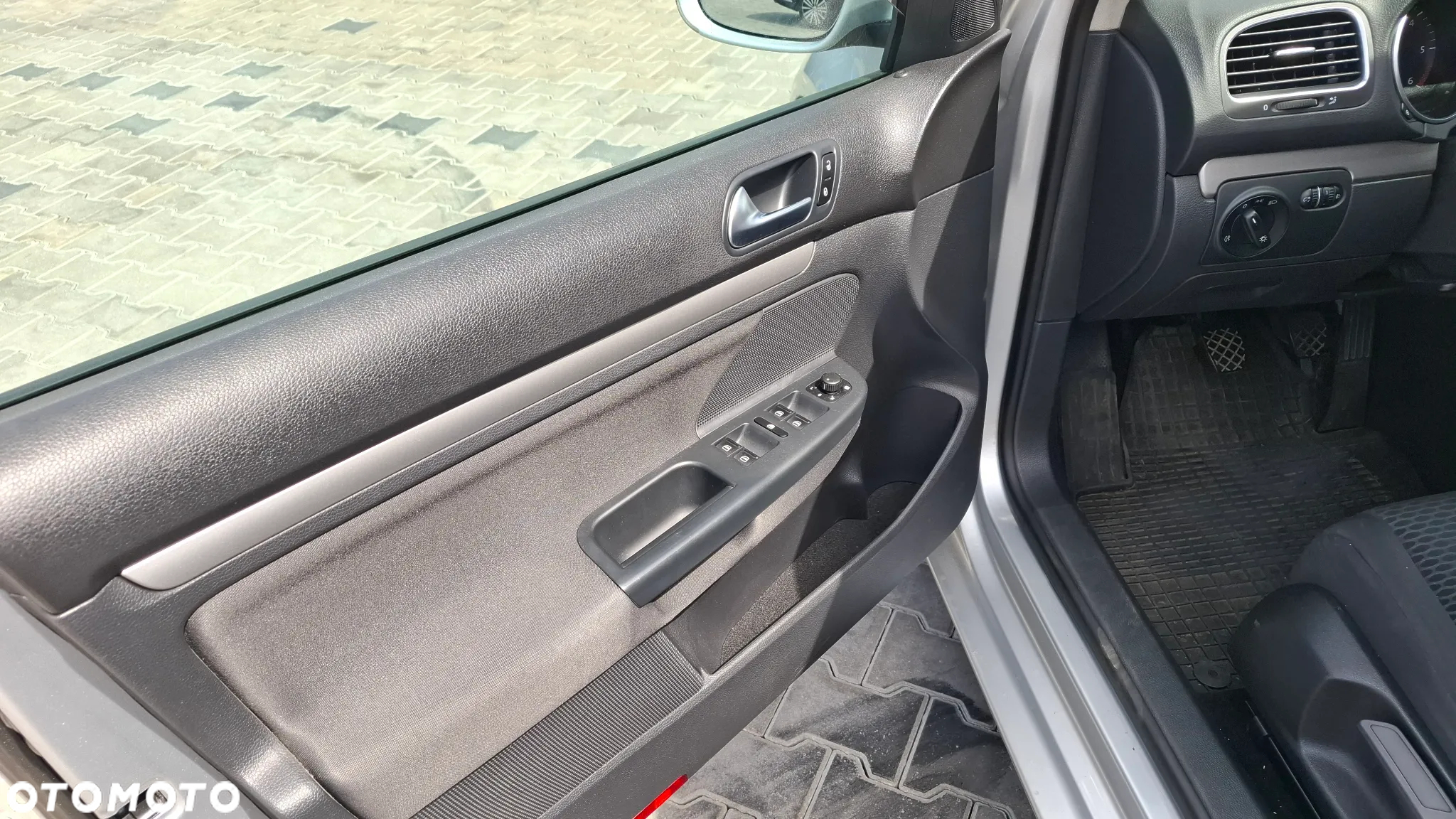 Volkswagen Golf VI 1.6 TDI Trendline - 12