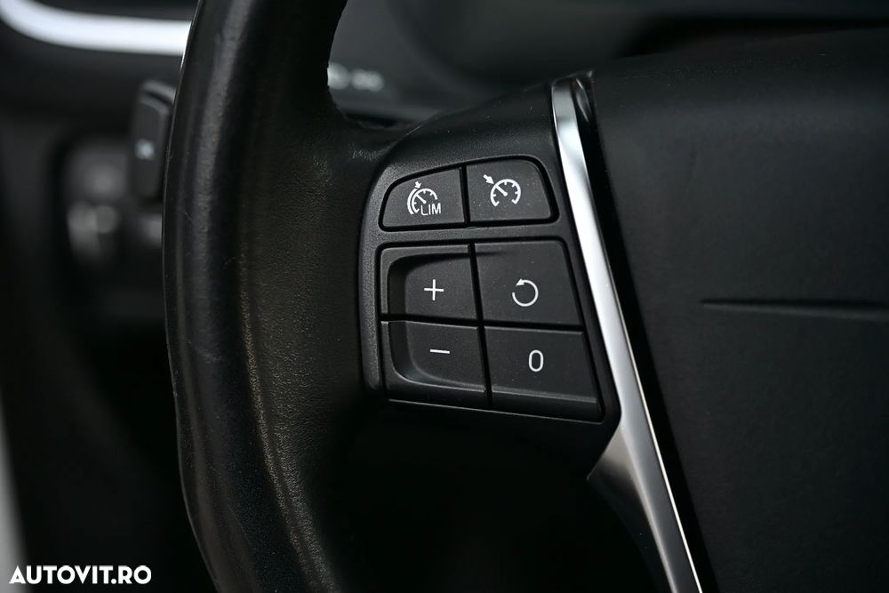 Volvo V40 D3 Geartronic Momentum - 16