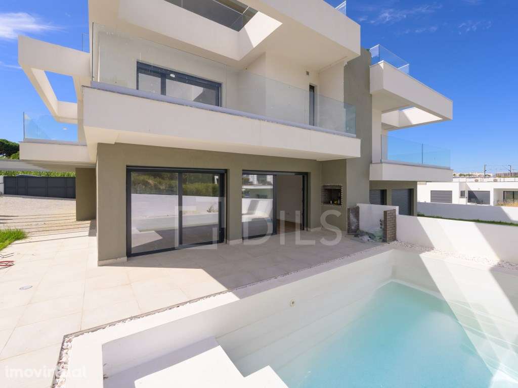 Moradia T4+1 com piscina na Sobreda, Costa da Caparica - Grande imagem: 2/42